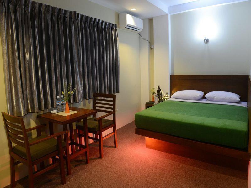 Green Paradise Hotel Rangoon Buitenkant foto
