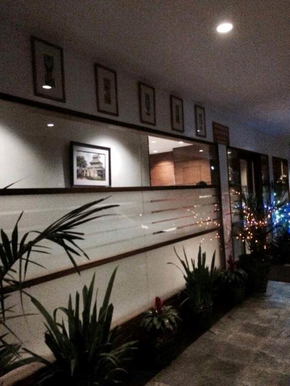 Green Paradise Hotel Rangoon Buitenkant foto